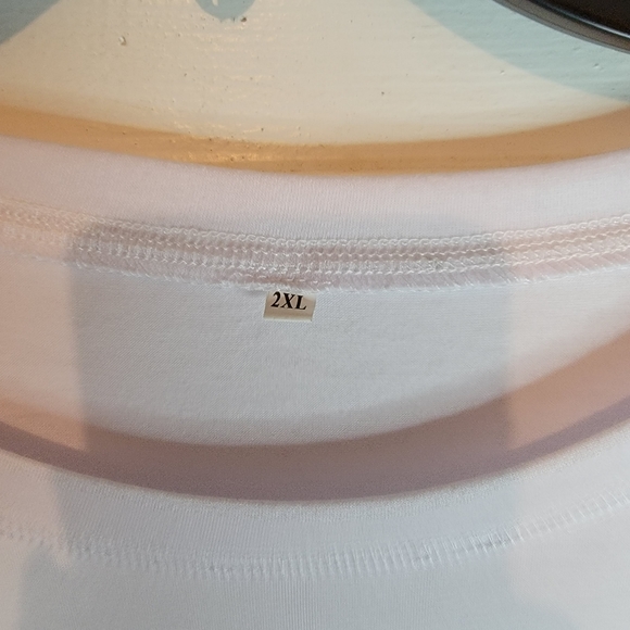 NWOT Boutique bought long-sleeve tshirt WITH pockets "SUPER MAMA" fits 1XL - Picture 3 of 4